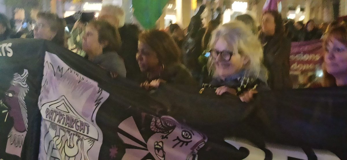 PutasLibRaval's tweet image. #25NJuntesVivesiRebels
#VergonyaiPorxAgressors
#OrgulloPuta presente!!👠✊🏽🔥
Salimos a denunciar las #violencia q atraviesa a Todes!!
#SeAcabó 
#NiUnaMenos 
#VivasNosQueremos 
🔥Por las q no están, por las presas, por las q llenan los #Cies. 
#violenciaInstitucional punitivas🔥🔥