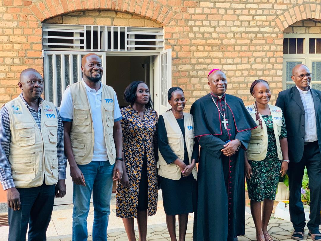 TpoUg's tweet photo. This week, @TpoUg board members led by Chairperson #CanKenOdur are joined by #SeniorManagementTeam on a field monitoring & engagement visit with participants & key stakeholders under @USAIDUganda @PEPFAR funded Keeping Children Healthy & Safe Activity (KCHS) in #Masaka #Kalangala https://t.co/GWtYKC0VPO