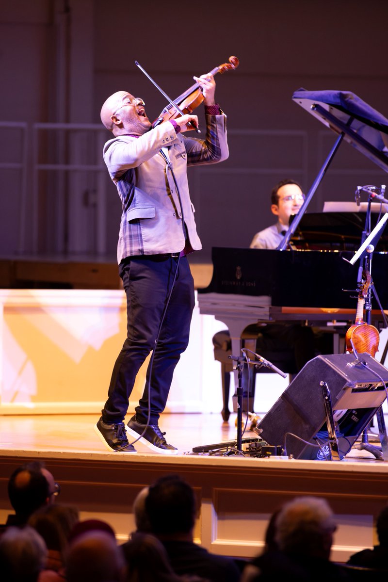 Chicago Symphony Orchestra (@chicagosymphony) on Twitter photo The concert featured <a href="/alogginshull/">Allison Loggins-Hull</a>ās Homeland for solo flute, Brittany Greenās shift.unravel.BREAK and works by DBR ā including the world premiere of his piano quartet Uncertainty Our Country ā that provided the opportunity to reflect on our shared humanity.
š·: Anne Ryan The concert featured <a href="/alogginshull/">Allison Loggins-Hull</a>ās Homeland for solo flute, Brittany Greenās shift.unravel.BREAK and works by DBR ā including the world premiere of his piano quartet Uncertainty Our Country ā that provided the opportunity to reflect on our shared humanity.
š·: Anne Ryan