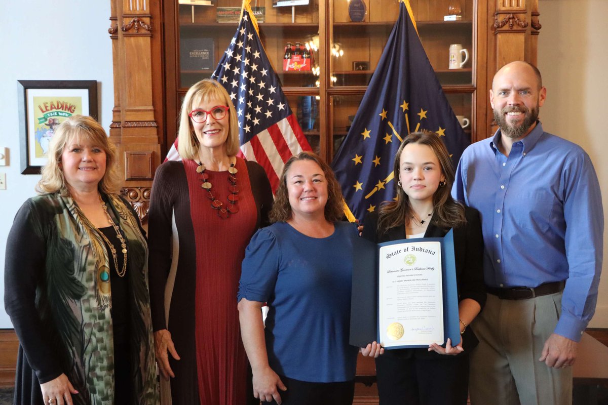 I always enjoy celebrating the next generation of Hoosier leaders! Last week, I presented Emma Axton with the Brilliant Firefly Award for her outstanding academic achievement &amp; her passion for helping others. I look forward to seeing Emma’s continued success in the future!