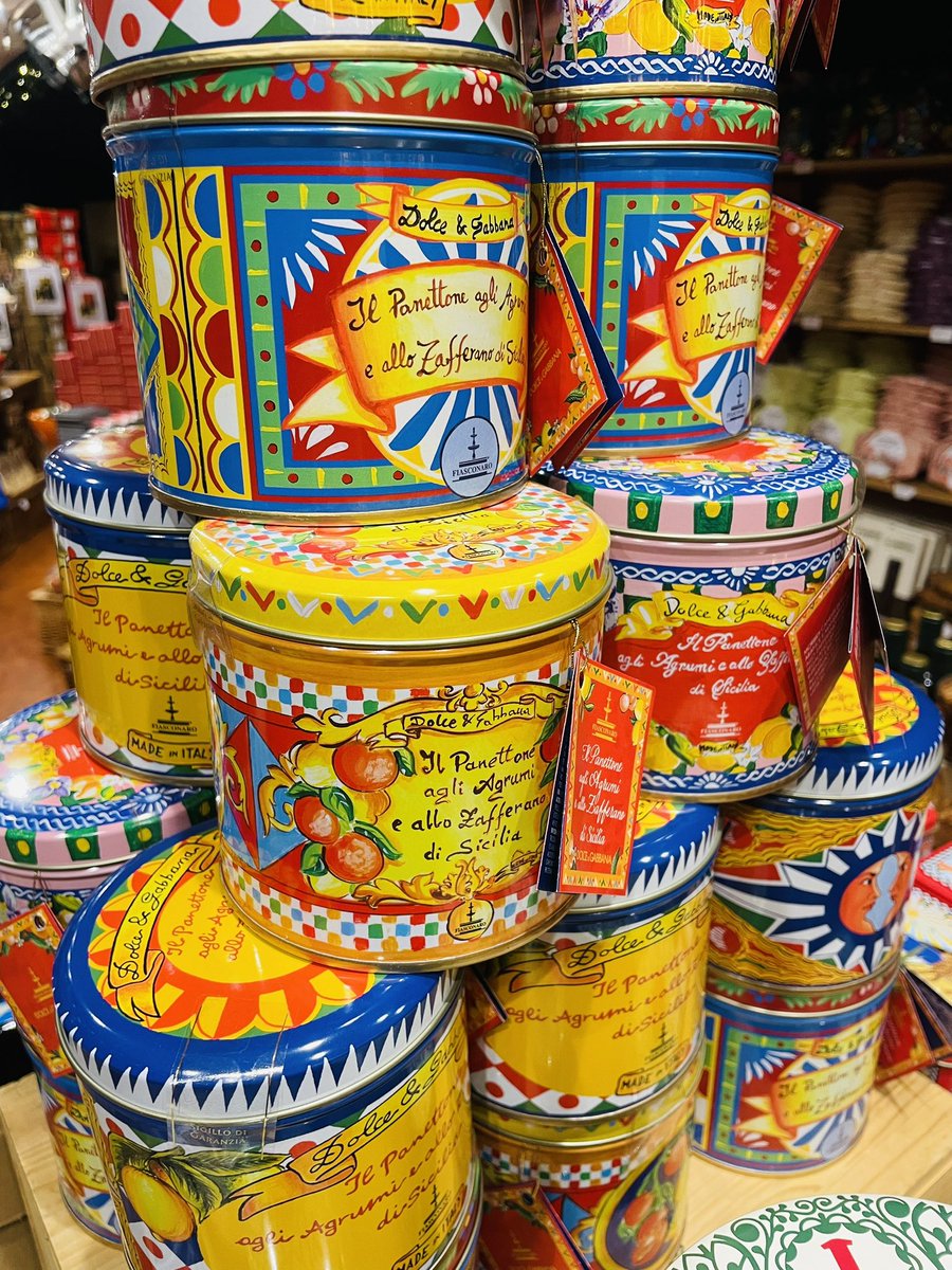 Oh we love a good gift tin 🤭 we have the most luxurious gifts in, such as Panettone &amp; Baci di Dama from Ortigia, to Dolce &amp; Gabbana mini Panettone (yes, you read that right). Find it all in our Gift Room at the back of V&amp;C (or online of course at valvonacrolla.com) 🎁