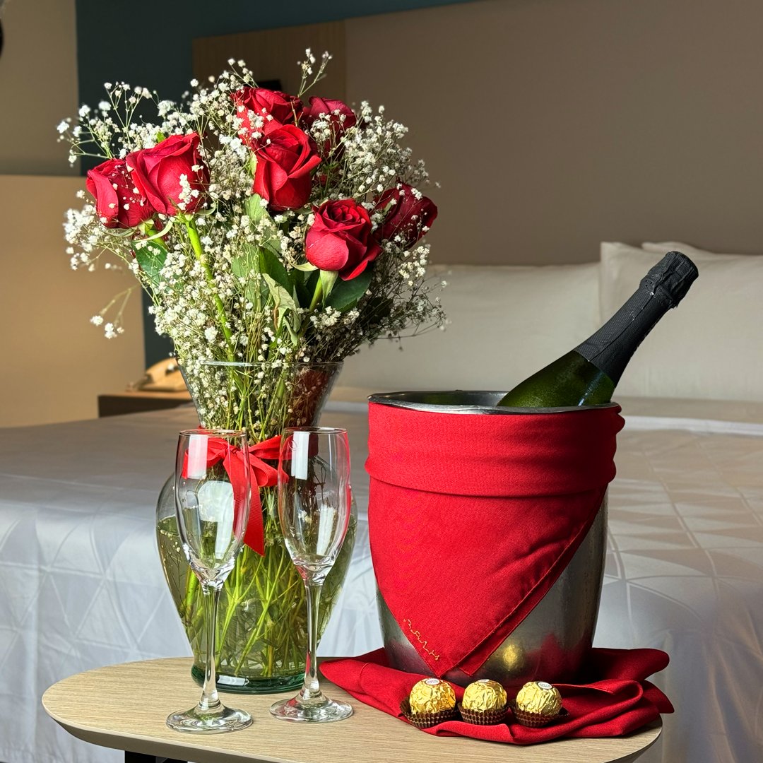 HolidayInnTij's tweet photo. ¡Celebra el amor con una noche romántica inolvidable! 💖✨

Sorprende a tu persona especial con una escapada perfecta.

Reserva ahora por $3,325 pesos por noche 👇
💻 https://t.co/R55M71gwPj https://t.co/aHV8O1FOq3