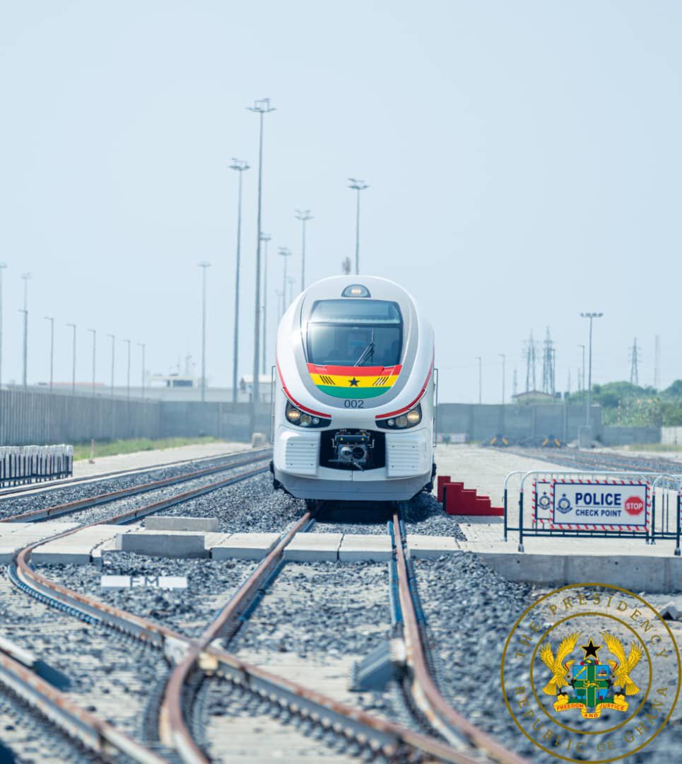 AfricaFactsZone's tweet image. Ghana has opened the newly built 100km Tema-Mpakadan Standard Gauge Railway line and diesel multiple unit (DMU) trains.