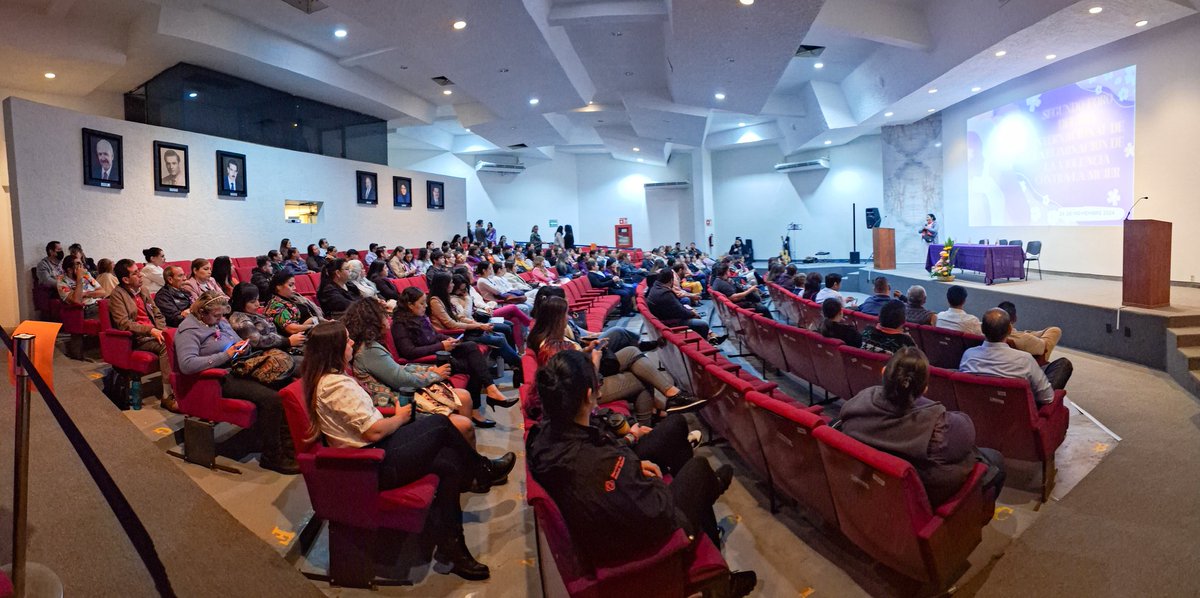 En representación del secretario de Salud Jalisco, el Dr. Fernando Petersen Aranguren, asistí al 2.º Foro Conmemorativo del Día Internacional para la Eliminación de la Violencia contra las Mujeres. 👩‍🦰👱🏻‍♀️