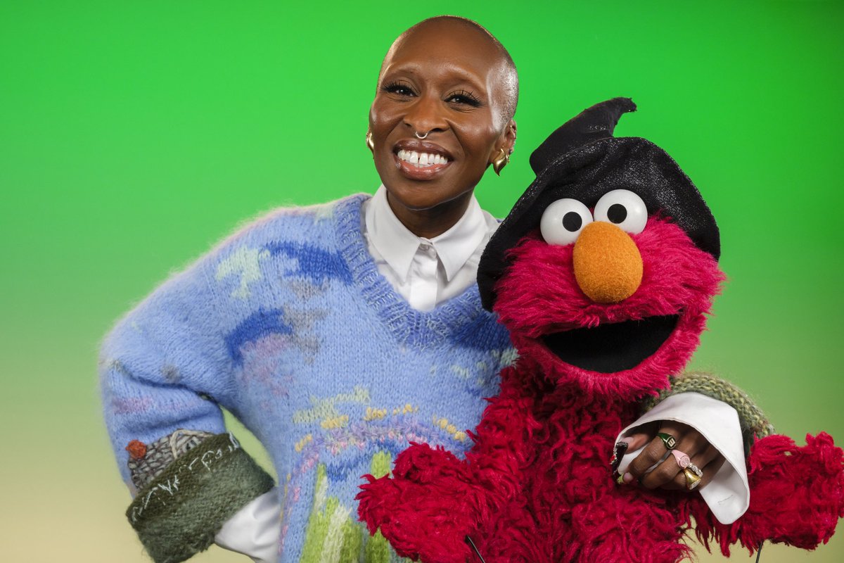 elmo's tweet image. Ms. Cynthia, now that we're friends Elmo has decided to make being your bestie his new project! Elmo loves you! ❤️💚