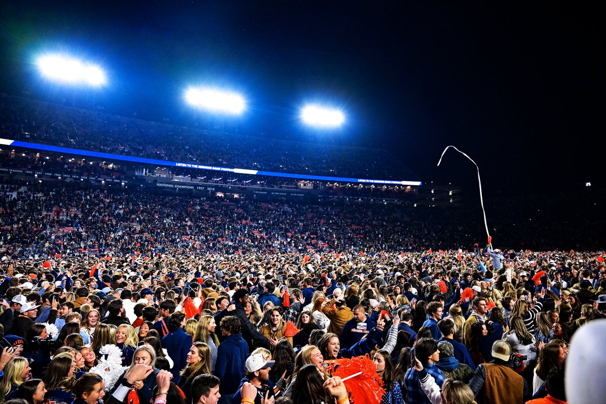Eight games, eight 𝐬𝐞𝐥𝐥𝐨𝐮𝐭𝐬.

Thank you for another incredible season at Jordan-Hare, Auburn Family 🧡