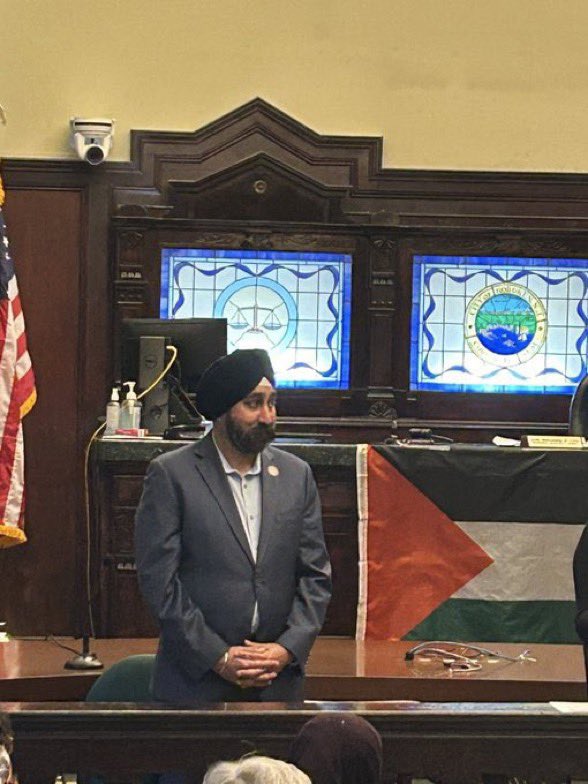 DerrickEvans4WV's tweet image. The Mayor of Hoboken, NJ held a Palestinian flag raising ceremony in City Hall today.

No foreign flag should be displayed or celebrated inside of public buildings.

THIS IS AMERICA.