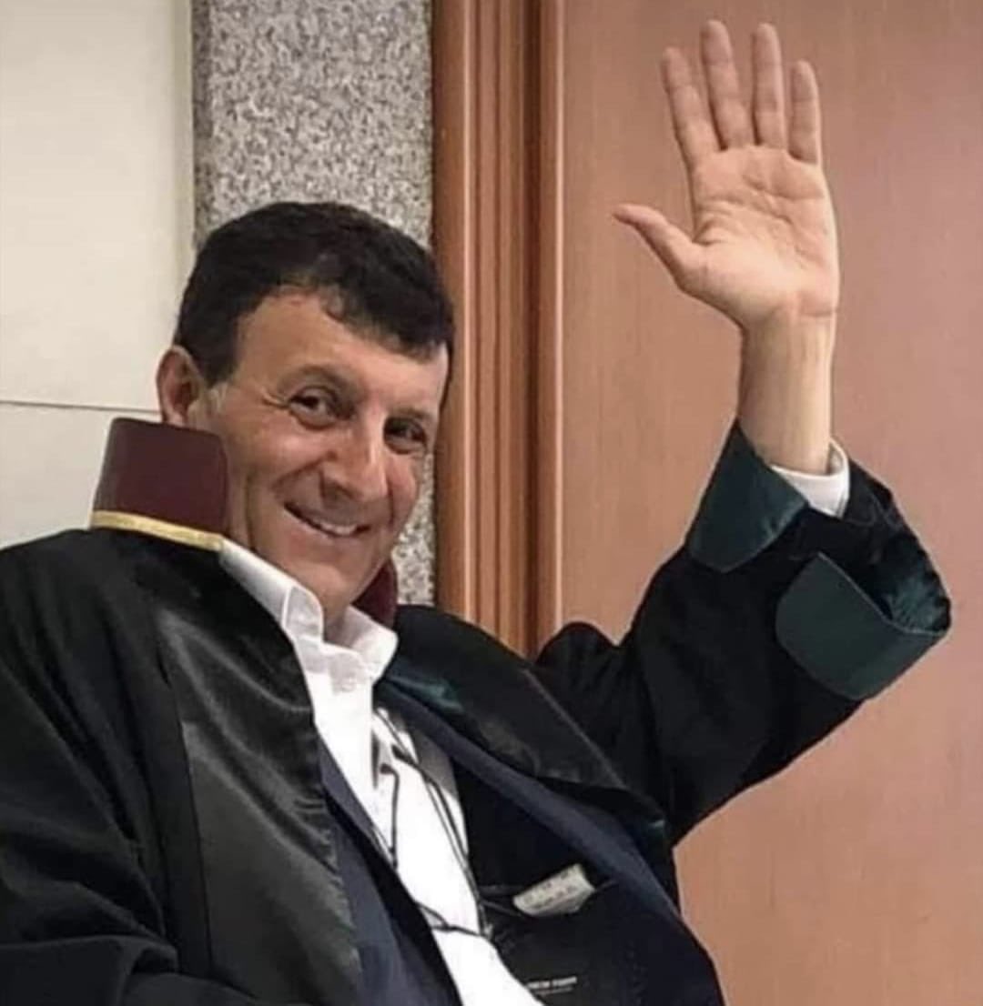 Grubumuz üyesi, kıymetli meslektaşımız Av. Ayhan Sağıroğlu ebedi hayata irtihal eylemiştir. Kederli ailesine ve sevenlerine başsağlığı dileriz. Mekanı cennet olsun.