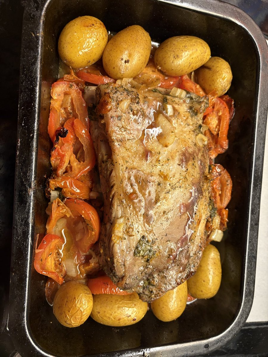brit_battleaxe's tweet photo. Cheap cut (&amp; #Yellowsticker to boot) of lamb making a truly delicious supper. #YumYum https://t.co/x0iehGDv6r