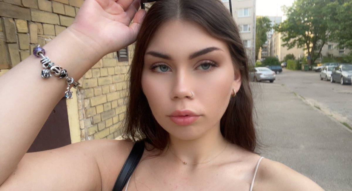 goddessb3lla5's tweet photo. Who wants to be mommy's slave? 
Be a good boy and give me your wallet. NOW! https://t.co/Bc7aiB43oK