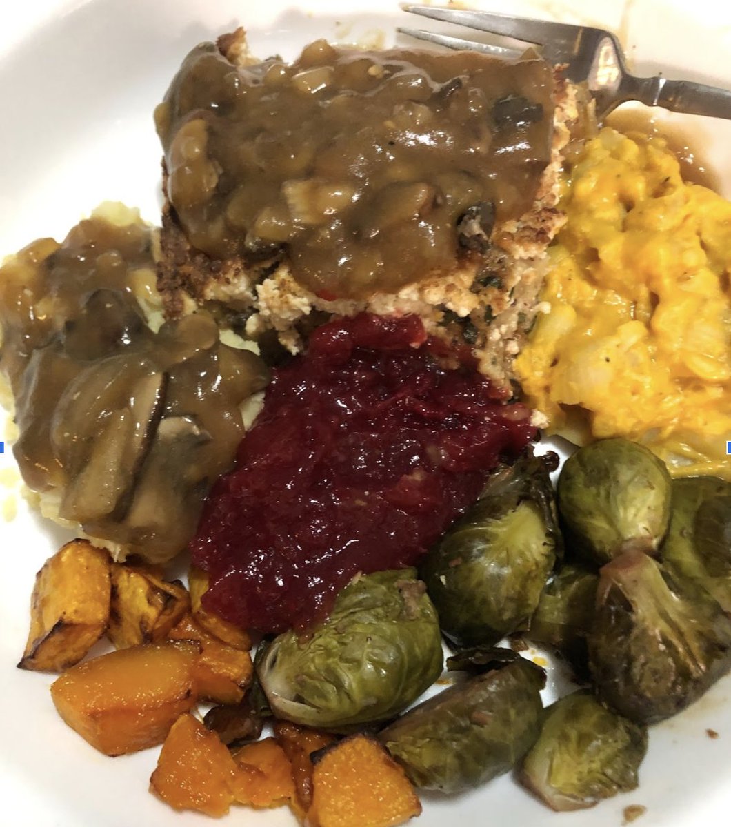CoolSchoolFood's tweet photo. Get ready for Thanksgiving with our favorite plant-powered recipes to save yourself, the planet, and the turkeys! https://t.co/RJzfWLd7if 

#veganthanksgiving #vegan #plantbased #kindnesstoanimals #thankful https://t.co/VOD2RnIejP