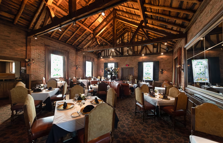 TheWexMedRctr's tweet photo. 🌆 Working at Wexner 🌆
Columbus’s Hidden Gem: 
The Refectory Restaurant &amp; Wine Shop ✨ 

Savory French-American cuisine, award-winning wines, &amp; live jazz! 🍷
📍 1092 Bethel Rd, Columbus, OH
More info: https://t.co/X02QqTGYUA

#WhyWorkWexner #ColumbusEats #ColumbusAdventures https://t.co/JlfbIVwlmU