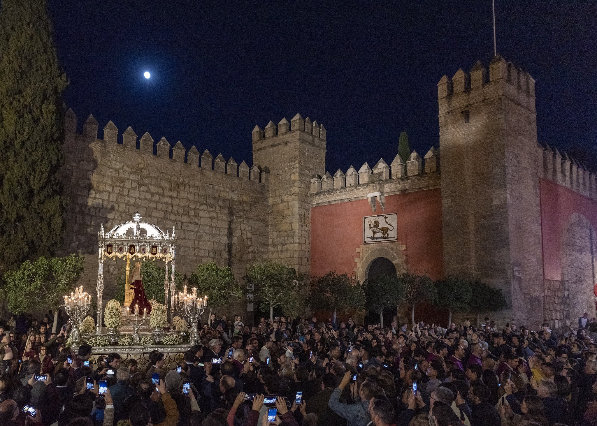 La Virgen de Valme y su Participación en la Magna de Sevilla: Un Encuentro Histórico