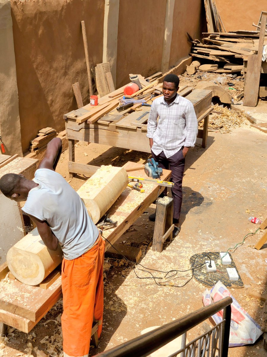 ApexSnr's tweet photo. Guess who's back and better?
I’ve been cooking for a while! 🔨✨ Watch this space—I’ve got awesome designs to grace your timeline.
#furniture #woodworking #Davido #interiordesign https://t.co/mI6anrZ3KA