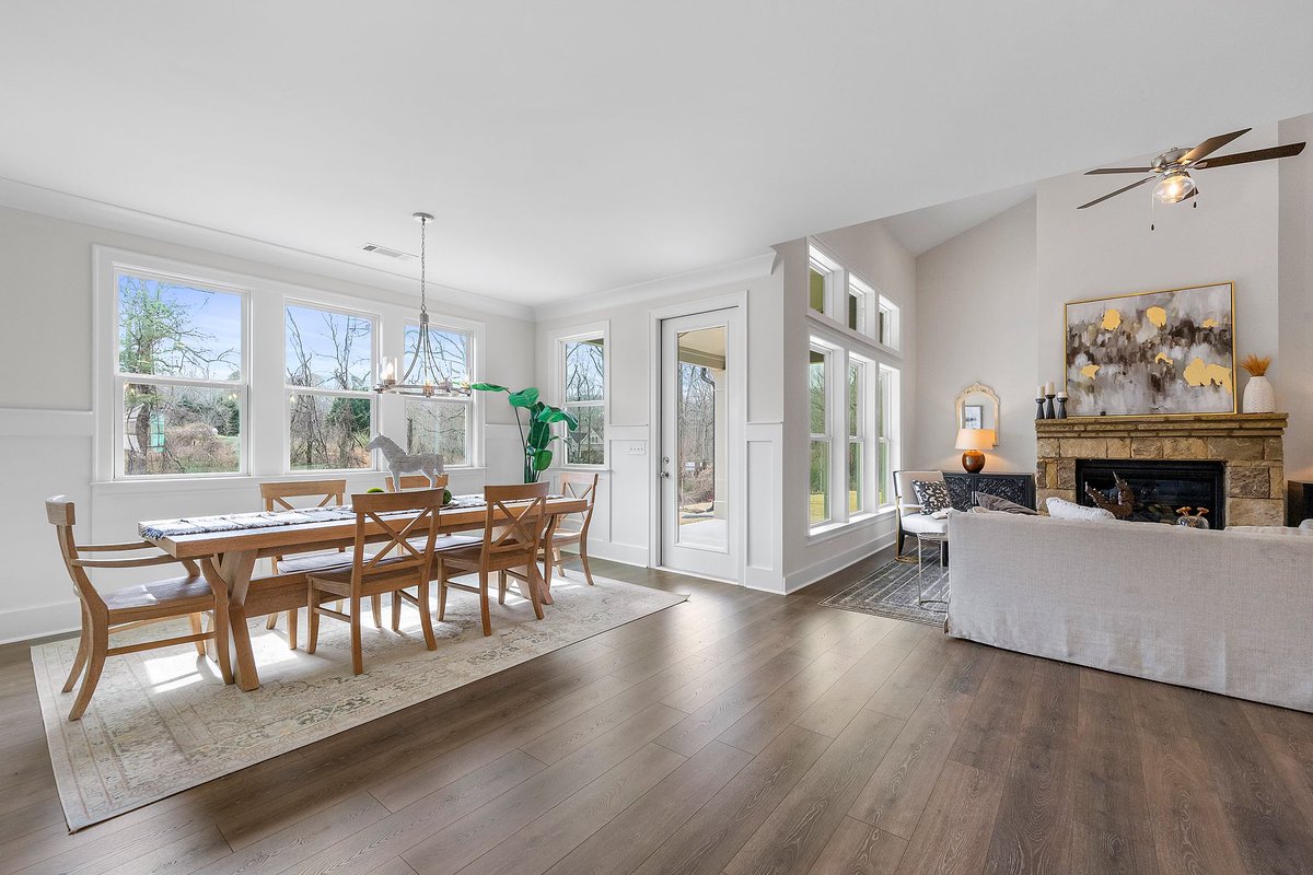 srhomesga's tweet image. The perfect dining room to gather family in for holiday meals, right next to a cozy space to relax by the fire afterwards! 🍽️🪵

Contact us today for more info on our Yellowstone Homes - $40k in exclusive incentives! 🏠💸

srhomes.com/neighborhood/y…

#georgiarealestate #homeowner
