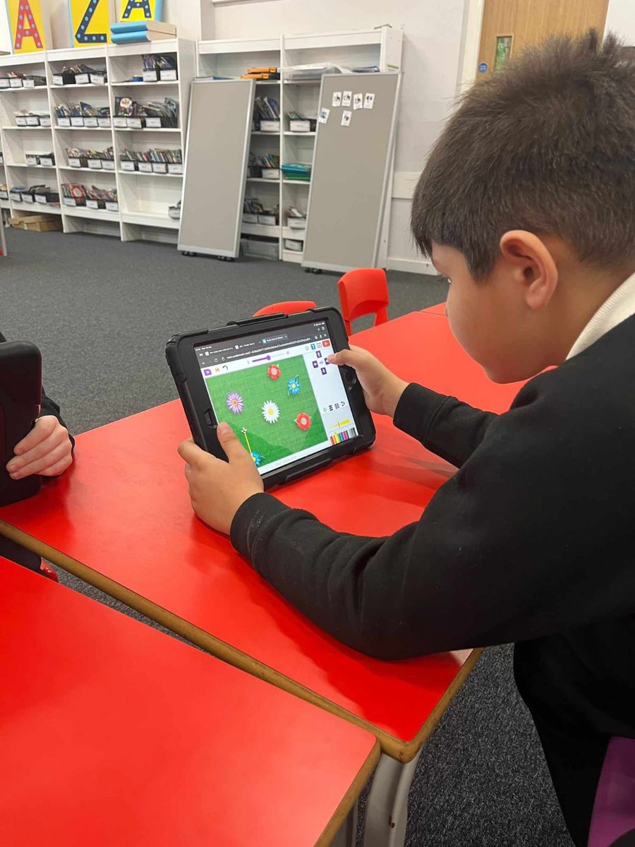 ThorpeBradford's tweet image. Our Year 2 pupils are diving into the world of computing! This week, they’re learning what algorithms are and taking their first steps into coding. Future programmers in the making! @CATAcademyTrust #Computing #Algorithms #CodingSkills