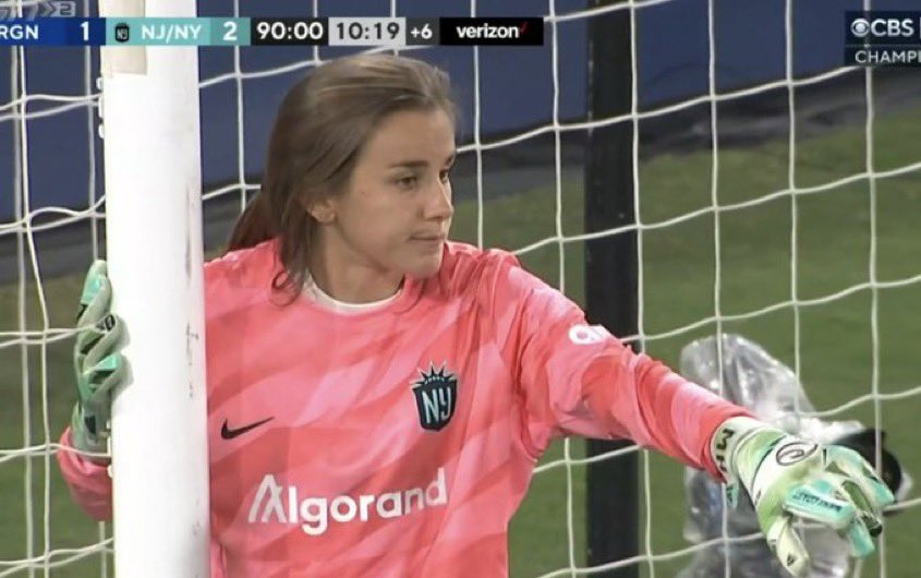 lexiescarina's tweet photo. one of them is gonna have to step up in net now :/ https://t.co/h657M5mw1V