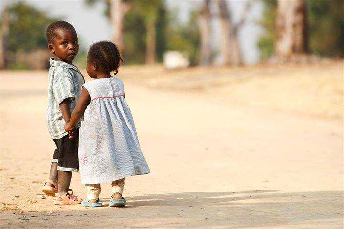 KentPage's tweet photo. Sometimes all we need is a helping hand!💙

Please retweet if you agree w/these #SundayThoughts &amp; that #EducationCannotWait for any child.

#UN @ksrelief_en @uaeaid @cidcaofficial @afd_en @canadadev @stateprm @dfat @yasminesherif1 #222MillionDreams✨📚 https://t.co/dsWjgXg4Mv
