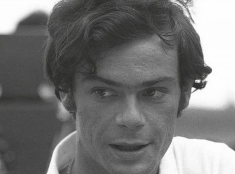 Sabías que Andrés do Barro foi un dos primeiros cantantes que usaron o galego durante a ditadura, conseguiu o num 1 en 1970 coa canción "Corpiño xeitoso". É tamen autor da cancion "O tren" e dende aquela,ninguen conseguiu outro num 1 nunha lingua oficial que non sexa o castelán👇🏼