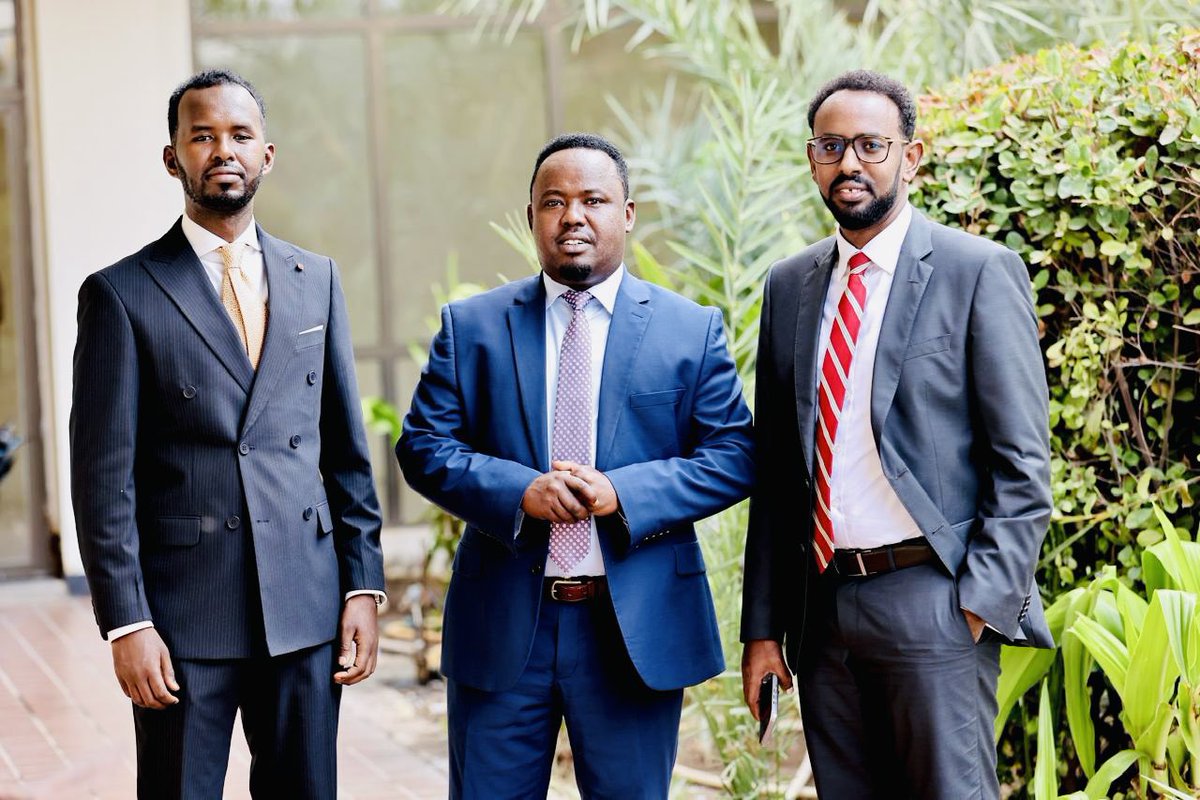 Jigjigamedia's tweet photo. Kulanka Xildhiban Mohamed Abibi iyo Sen Ayub aniga wax dhiba uma arko hore ayeey u dhacday last year 2023 kulan la mid ah waxaa hore #Addiss Ababa ugu kulmay 3 xildhibaan oo #Ciidagale ah Xildhiban Mohamed Gure ah Federalka Ethiopia, Bihi Egeh oo ah Federal ka Somalia iyo Mohamed Khadar oo ah Somaliland @cabdiraxmanmid @zatawa2 @Lariabdirisaq @redsoilman @Abdulahi_Irro @way_hustle91497