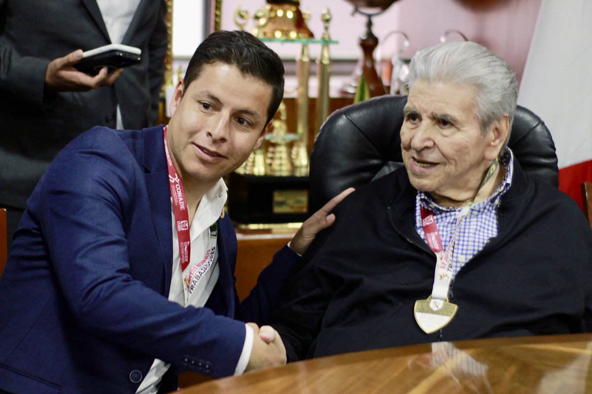 🏆💪 Hoy, desde la sede nacional de la <a href="/CTM_MX/">CTM Nacional</a>, recibí a los Campeones Nacionales de los 52 Juegos Deportivos y Recreativos de los Trabajadores en la categoría de futbol. Su esfuerzo y dedicación nos llenan de orgullo. ¡Son ejemplo de Unidad y Trabajo! 👏🇲🇽