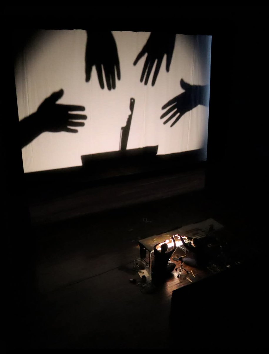 "¿Como se rompe ese maldito silencio?"
25N Día Internacional de la Eliminación de la Violencia contra la Mujer 
.
Fotografía de "A fuego lento", obra escrita y dirigida por Chipotle Teatro.