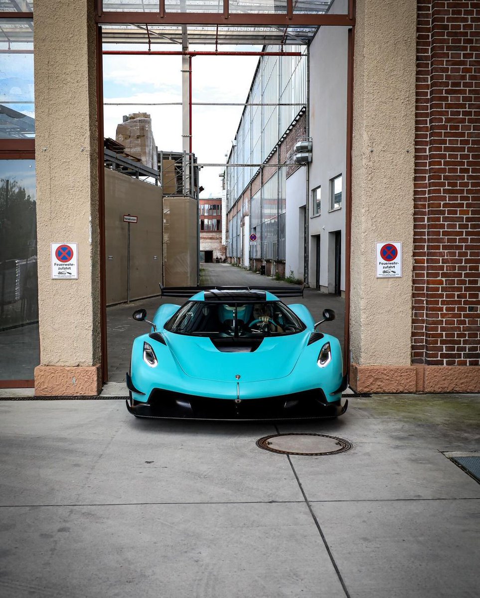 Andrew Tate tweet media