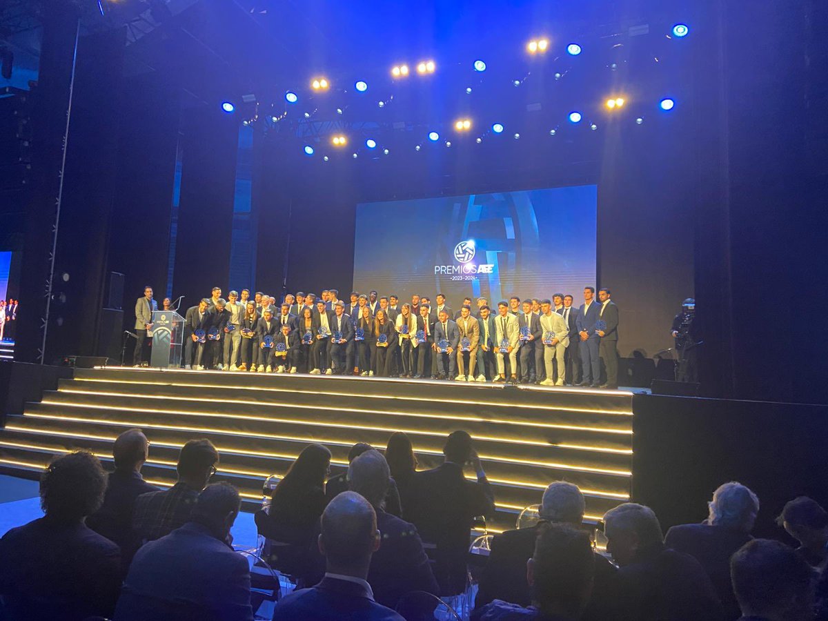 AddeFutbol's tweet photo. #PremiosAFE ⚽️🏆| La Asociación de Directores Deportivos Españoles, presente en la III Edición de la Gala de premios @afefutbol.
Asistió, en representación de la #ADDE, nuestro compañero y directivo nacional, Julio Alberto.
¡¡Enhorabuena premiad@s!!
#UnaNuevaEtapa
#Fútbol https://t.co/qsRccXV1Od