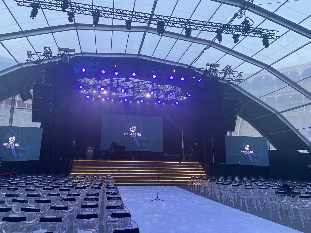AddeFutbol's tweet photo. #PremiosAFE ⚽️🏆| La Asociación de Directores Deportivos Españoles, presente en la III Edición de la Gala de premios @afefutbol.
Asistió, en representación de la #ADDE, nuestro compañero y directivo nacional, Julio Alberto.
¡¡Enhorabuena premiad@s!!
#UnaNuevaEtapa
#Fútbol https://t.co/qsRccXV1Od