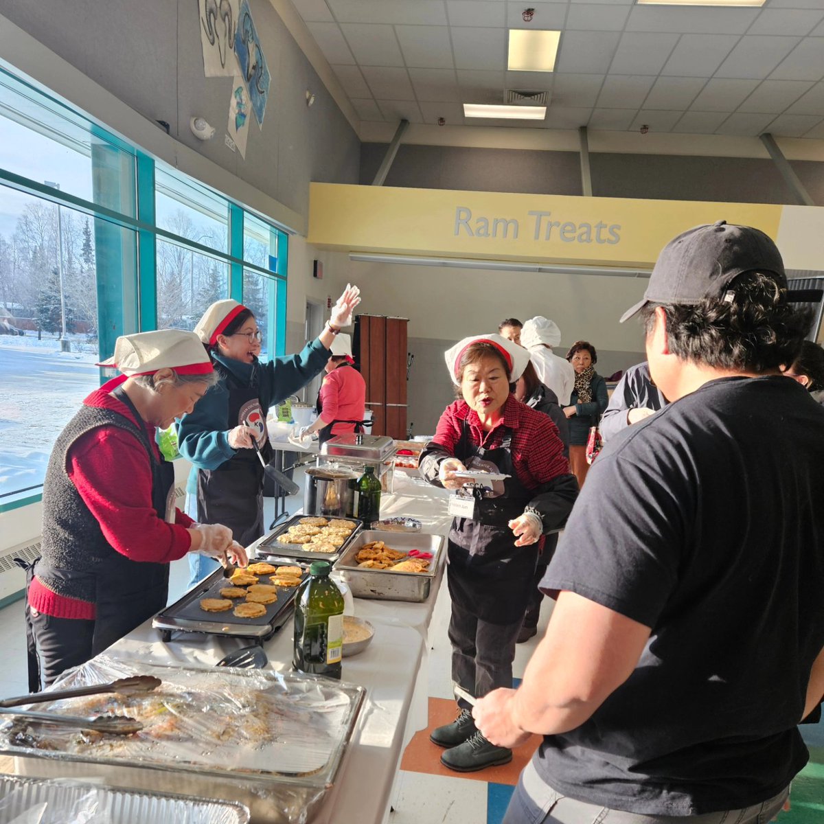 Sen_Dunbar's tweet photo. Last week, I had the opportunity to attend Anchorage's first #KimchiDay, a celebration of this important part of Korean culture, put on by the Korean Cultural Center of Alaska. It's held on 11/22, to recognize Kimchi's 11 traditional ingredients and 22 health benefits! #akleg https://t.co/y8Cl5l8Qdb