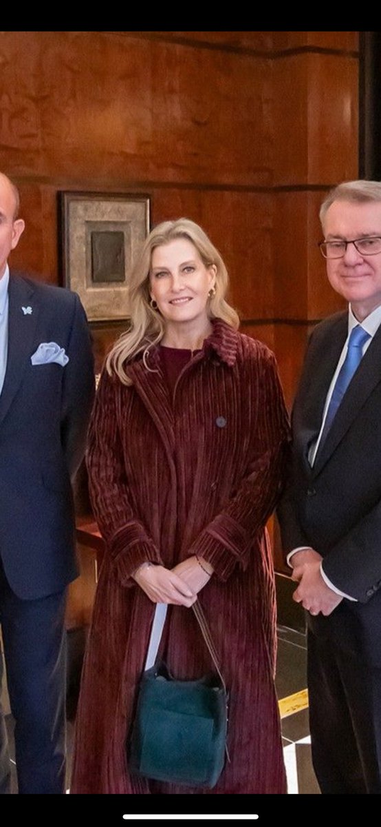 jozzzaphen's tweet photo. @idriselba @jenniebond1 @Davidls6 another ugly attire for #Soursophie aka #DuchessofEdisBore https://t.co/oSh6bROhUx