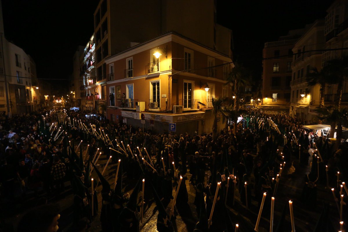 [📢NOTICIA] La Archicofradía volverá a discurrir por 📍Calle Carretería el próximo #JSEsperanza tras la aprobación en el Cabildo de hermanos.

Votos a favor: 182
Votos en contra: 6
Abstenciones: 5
🔗 bit.ly/3OrWY6m

#CofradíasMLG
