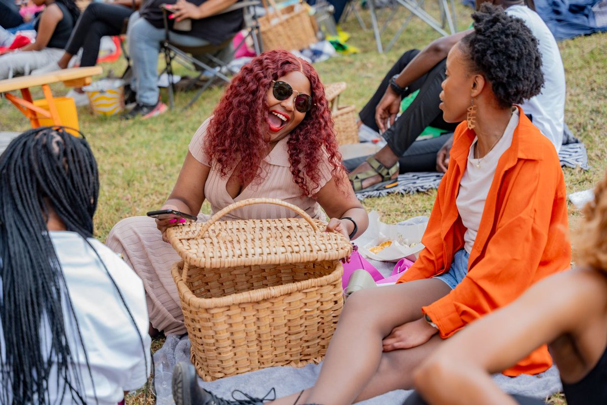 SfisoAtomza's tweet photo. We have the next Baskets &amp; Beats happening this weekend, Sun 01 Dec, Black Brick Bedfordview... It's live music, some djs, The Muffinz are always performing And we always have a special guest or two if we can afford it.  
Tickets ⬇️⬇️⬇️

https://t.co/D8I9vpBBJp https://t.co/ZEzHh2iegr