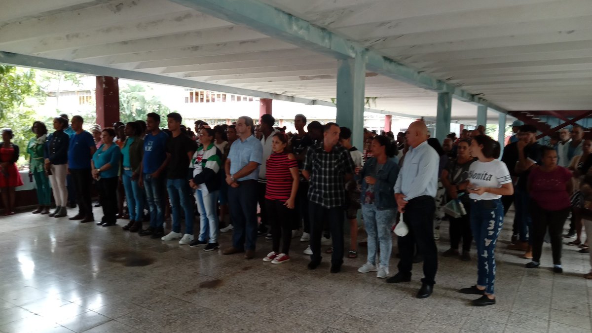 Universidad_UDG's tweet image. 👣Que mejor manera de darle un homenaje sincero y de compromiso de Continuidad a #FidelPorSiempre y a #Cuba, que alabar el papel desempeñado por los jóvenes de la #UniversidadDGranma en la ayuda desinteresada a los que sufrieron daños por los sismos en #Pilón. @CubaMES