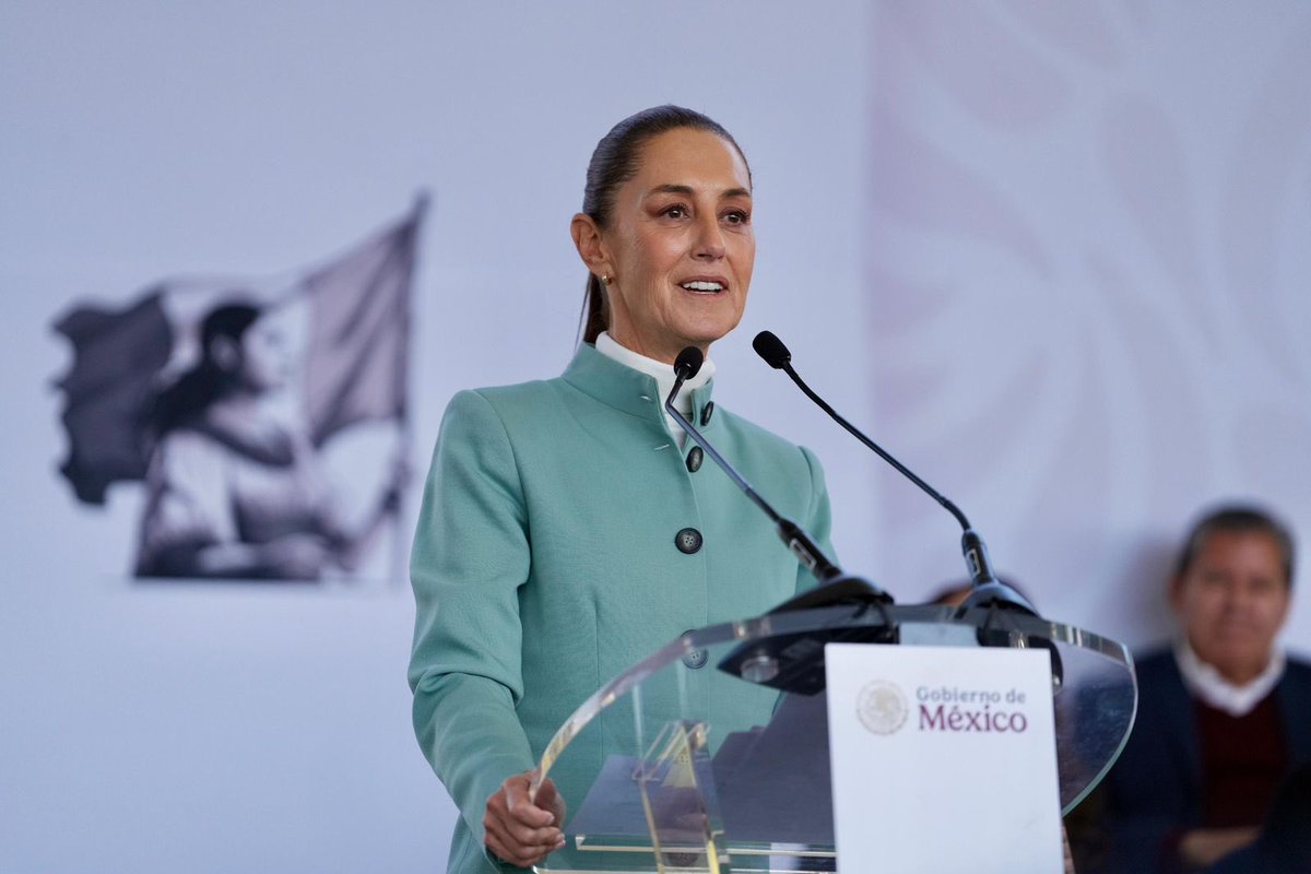 AlfonsoDurazo's tweet photo. Acompañamos a nuestra presidenta @Claudiashein en un paso histórico: la firma del Acuerdo Nacional por el Derecho Humano al Agua y la Sustentabilidad.

Hoy reafirmamos que el agua es un derecho humano y un bien nacional, nunca más una mercancía. https://t.co/F5JFMne2g3