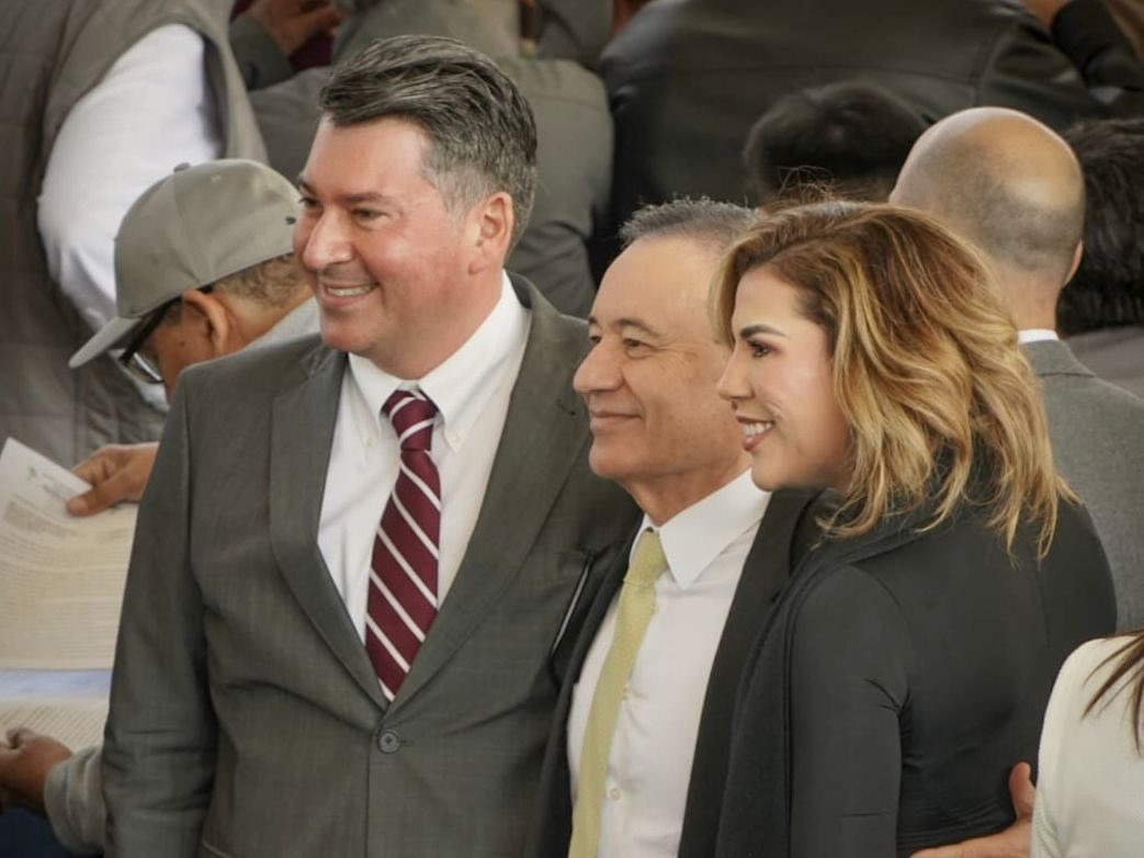 AlfonsoDurazo's tweet photo. Acompañamos a nuestra presidenta @Claudiashein en un paso histórico: la firma del Acuerdo Nacional por el Derecho Humano al Agua y la Sustentabilidad.

Hoy reafirmamos que el agua es un derecho humano y un bien nacional, nunca más una mercancía. https://t.co/F5JFMne2g3