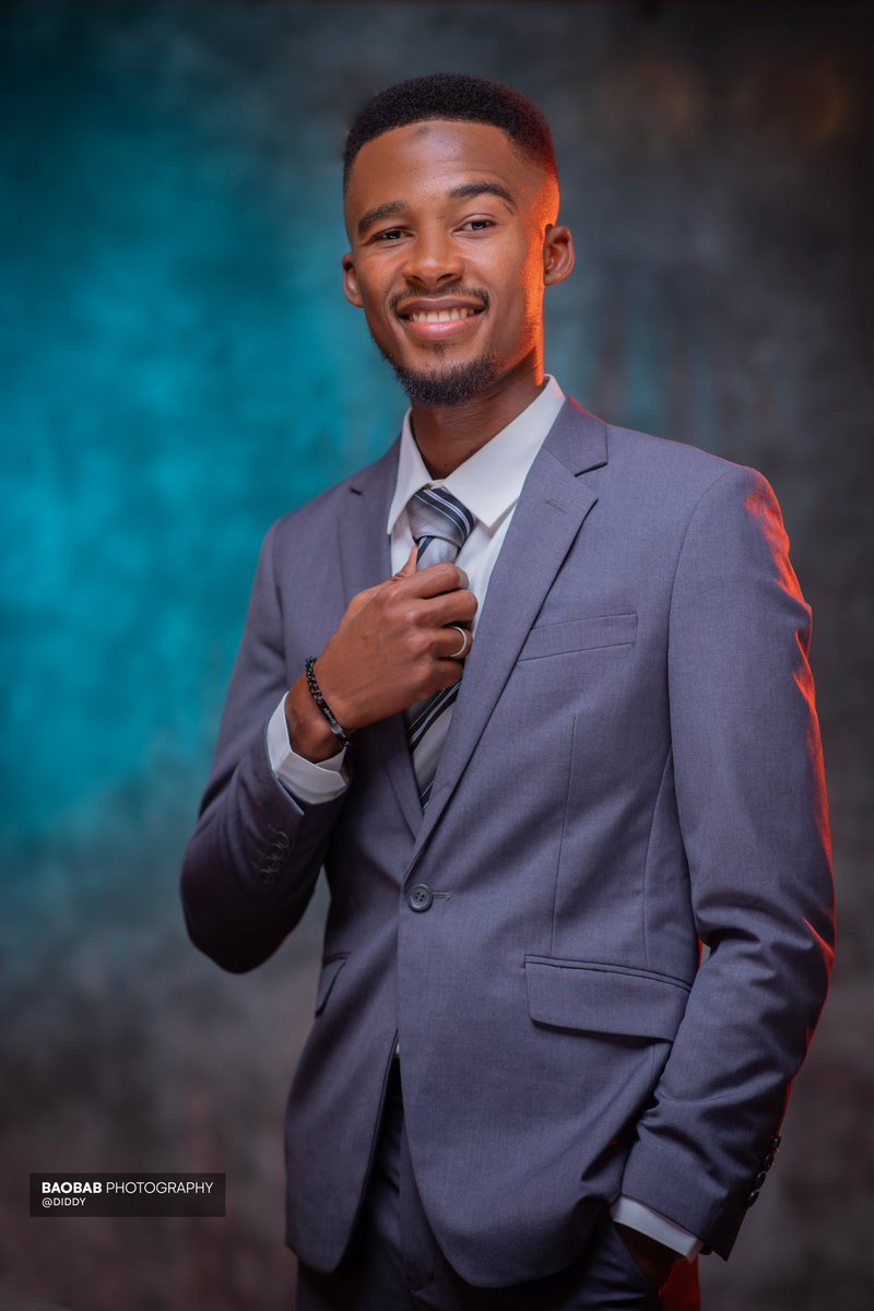 Alhamdoulilah, j’ai une année de plus avec vous, et je tiens à vous remercier infiniment pour tous vos souhaits et l’amour que vous me portez. Qu’Allah vous bénisse infiniment. Bon anniversaire à moi 😂😂❤️🤣 ! Continuez à me supporter, et j’attends mes cadeaux 🎁🤧.