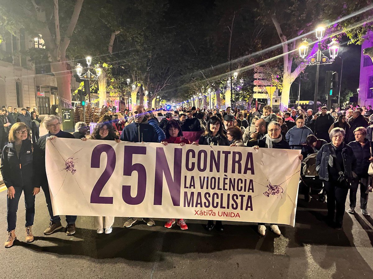 XativaUnida's tweet image. Avui #25N, dia per visibilitzar la violència contra les dones i dissidències sexuals i de gènere.💪🩷

➡️Des de Xàtiva Unida diguem prou🖐️, ni una menys‼️. 
➡️ I per tots aquells que estan desafiant les victòries i els avanços del moviment feminista: 

No passareu‼️
