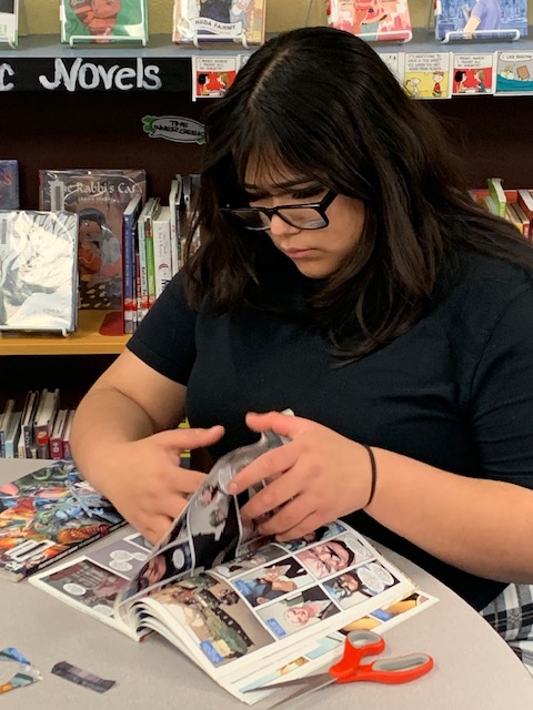 LinleeBookNook's tweet image. Graphic Novel button-making with Lexington Public Library, Ms. Andrea!  #DIYFun  @TLCWhiteTiger