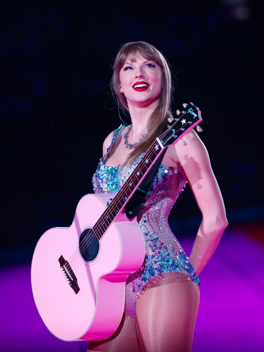 hourly taylor tweet media