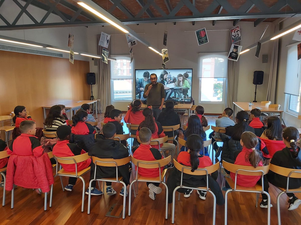Escola General prim (@escolageneralp1) on Twitter photo En el marc del Projecte Vincles, que els alumnes de 4t realitzen amb la Biblioteca Xavier Amorós, aquest curs ens han proposat participar en el projecte dels premis Atrapallibres, dinfantil i juvenil. <a href="/ReusCultura/">Reus Cultura</a> #premis_apj #BibliotecaCentralXavierAmorós #Lectura #HàbitLector En el marc del Projecte Vincles, que els alumnes de 4t realitzen amb la Biblioteca Xavier Amorós, aquest curs ens han proposat participar en el projecte dels premis Atrapallibres, dinfantil i juvenil. <a href="/ReusCultura/">Reus Cultura</a> #premis_apj #BibliotecaCentralXavierAmorós #Lectura #HàbitLector