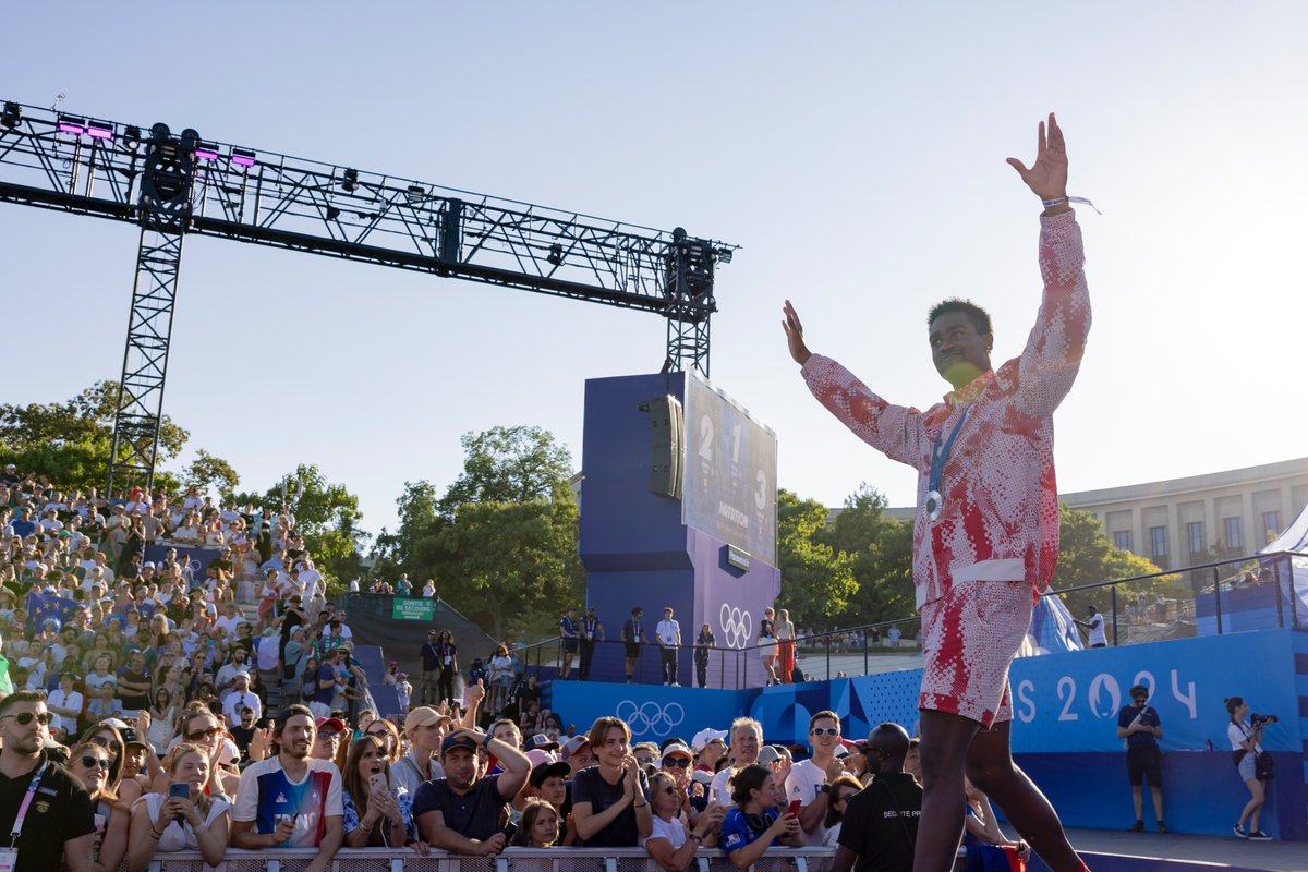 He can swim, and he can swim fast💨

After claiming his first Olympic medal 🥈in Paris, Josh Liendo proved his power and speed in the water and is the 2024 Male Athlete of the Year.

🔗 tinyurl.com/as8nrfed
