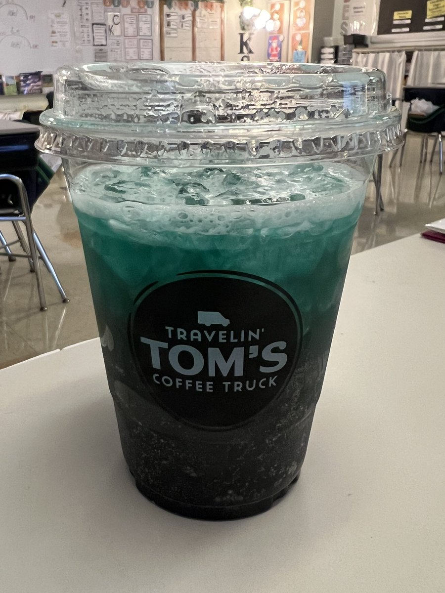 MrsPodulka's tweet photo. What a wonderful way to start our week! The little things make a big impact!  💚🤍 thank you CLSD! @graigbansek https://t.co/45Lc3f2nwr