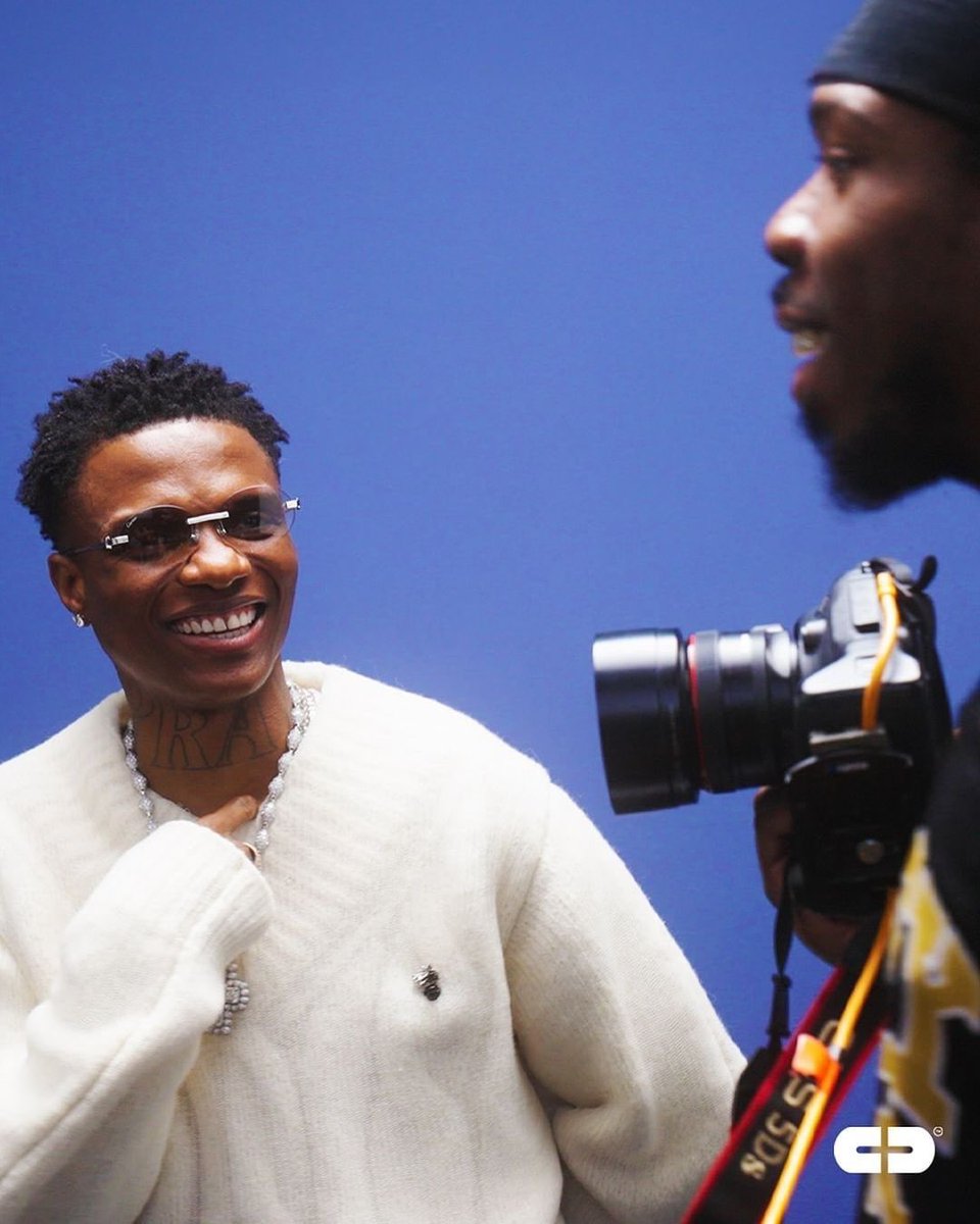 itzbasito's tweet photo. Wizkid with a beautiful smile behind Gabriel Moses camera 😍😎 https://t.co/BZJxxh83ej