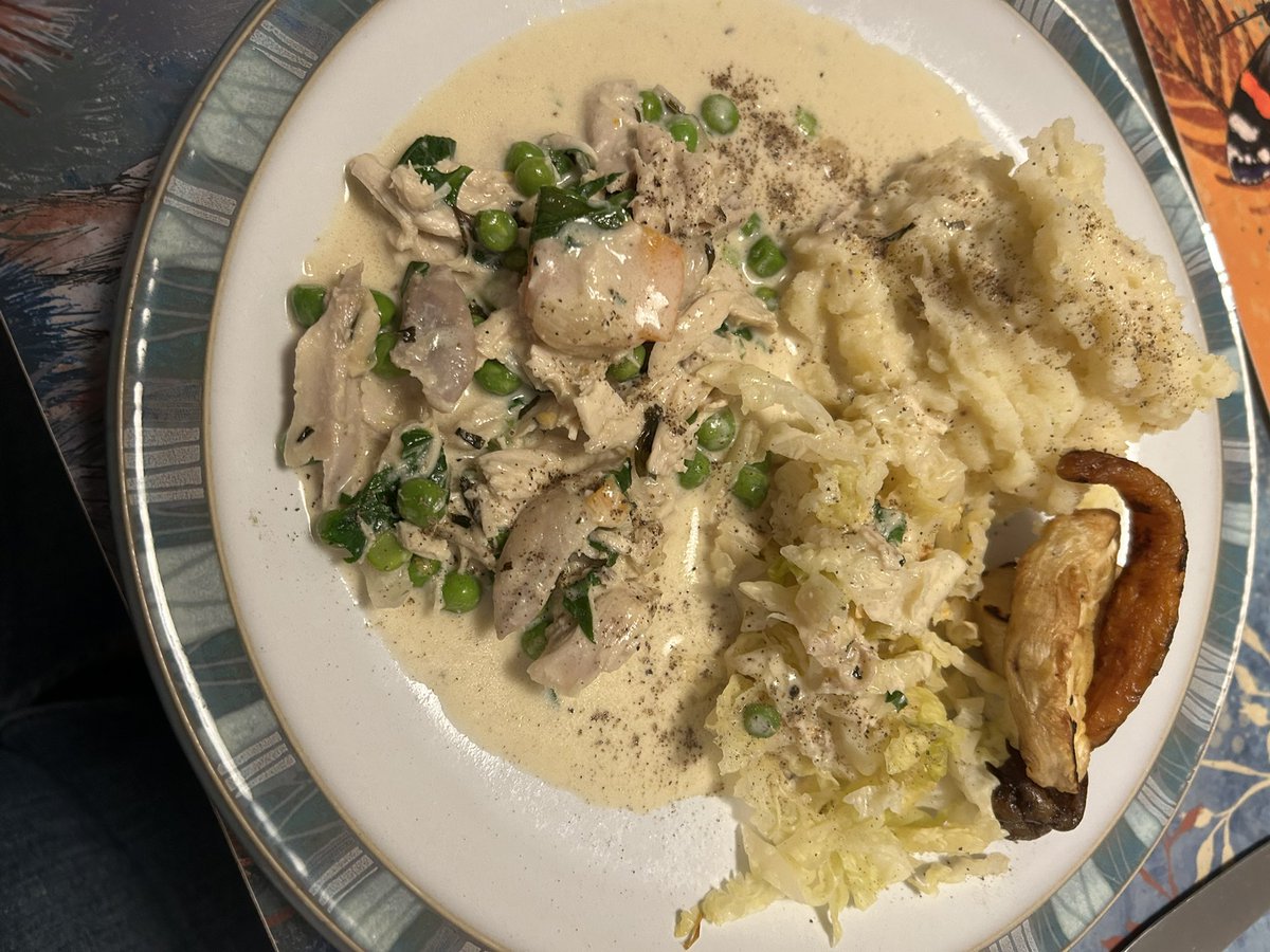 a_cossins's tweet photo. Monday is usually a *What’s leftover in the fridge from the weekend * dinner & tonight it’s a sort of Chicken Fricassee, cabbage & root vegetable mash #CookOnceEatTwice
#NoFoodWaste … https://t.co/RjVKSjNYQK