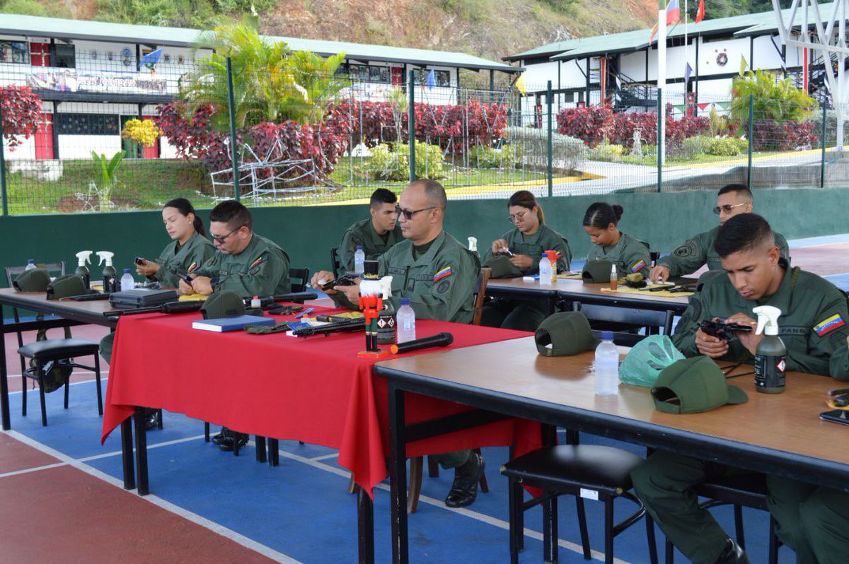 Academia Militar Medicina tweet media