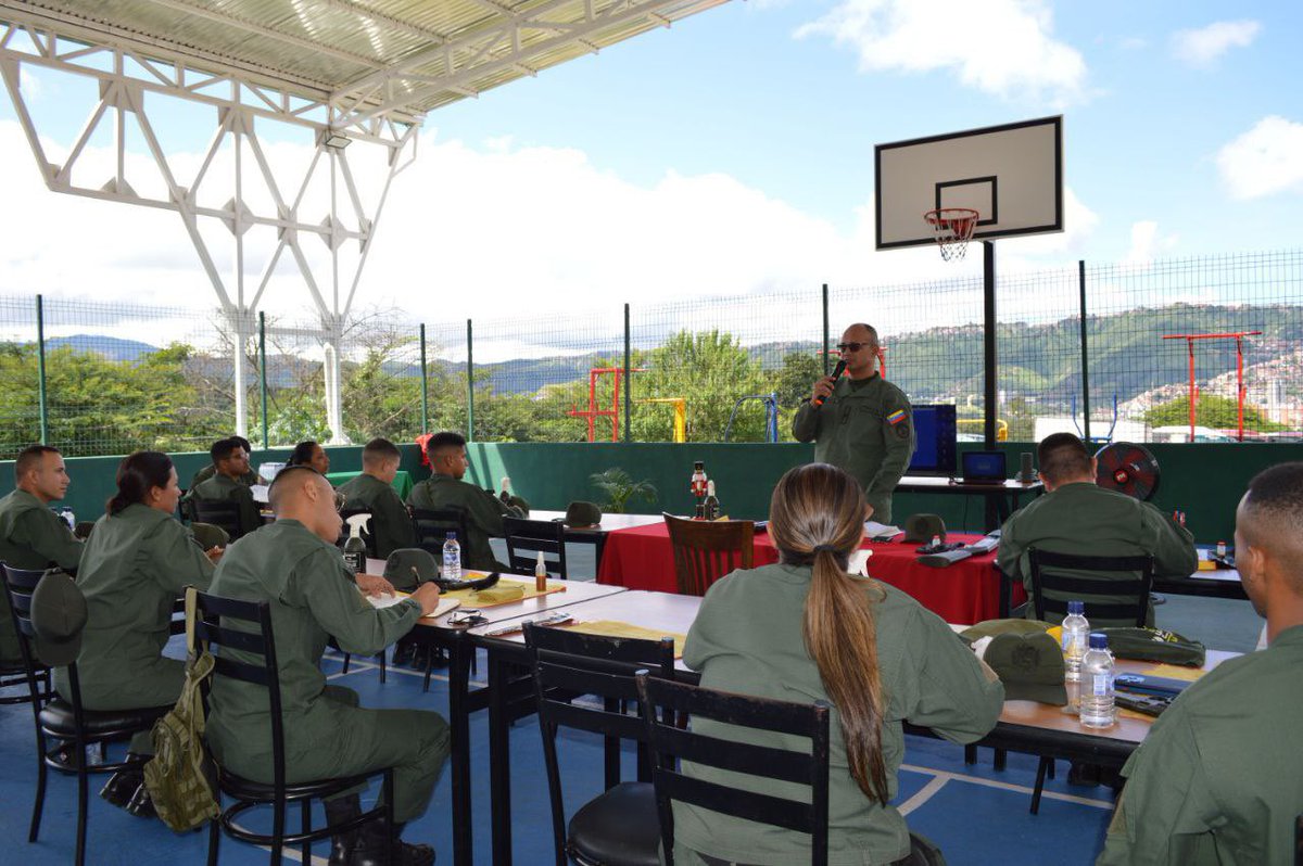 Academia Militar Medicina tweet media
