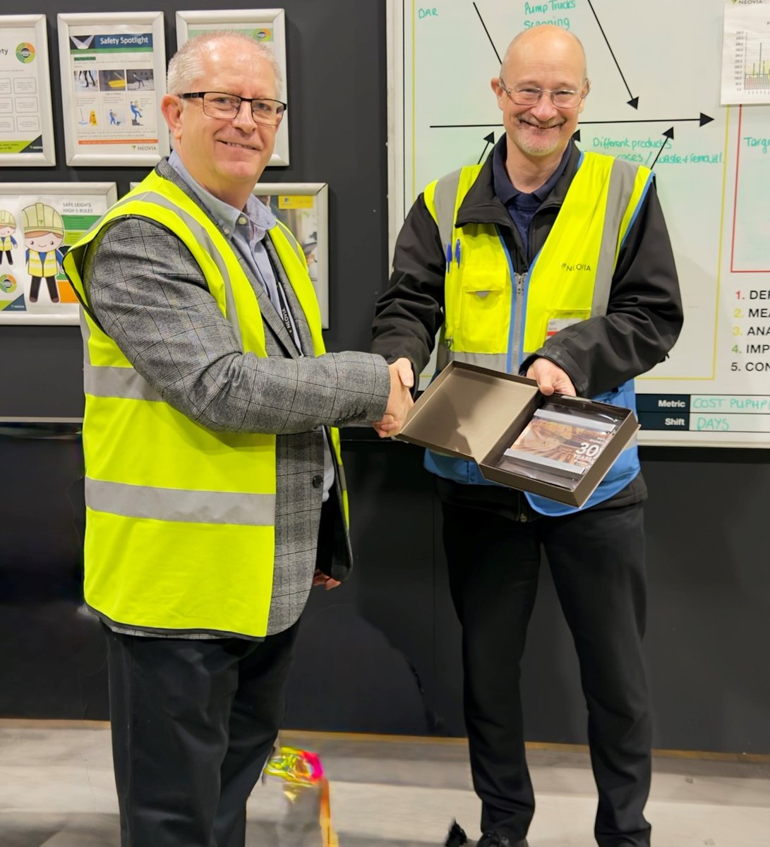 Congratulations to Neil Baines (right) for recently celebrating 30 years with Neovia! Neil is a Project Manager out of Desford facility in the UK. Thank you for an amazing three decades! #serviceanniversary