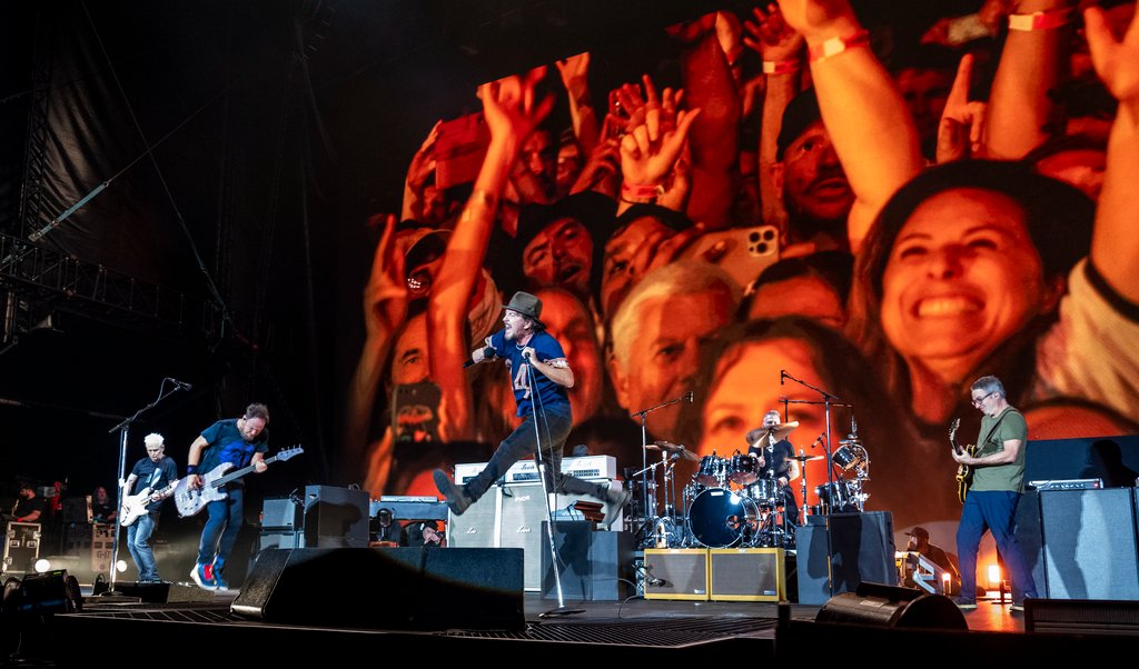 Pearl Jam tweet media