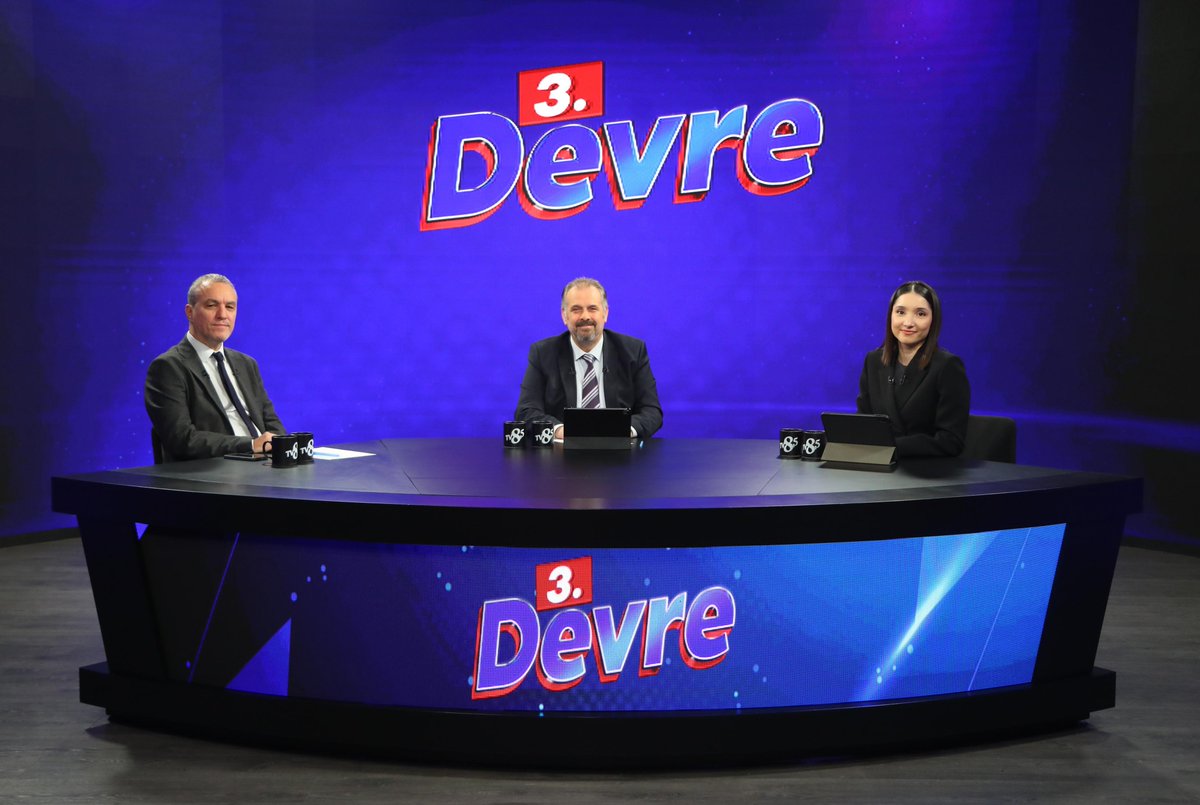 TV8Bucuk's tweet photo. Altan Tanrıkulu ve Mehmet Özkan yorumluyor, Merve Al sunuyor. 3. Devre şimdi TV8,5'ta!
@AltanTanrikulu @merrveal
#TV8Bucuk #3Devre https://t.co/fhLrjLUIhX